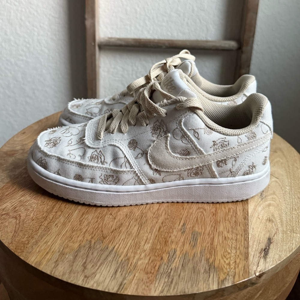 Nike Court Vision Low Canvas Court 'Valentine's Day' Floral Wmn’s Sneakers Sz: 6 - Picture 4 of 10